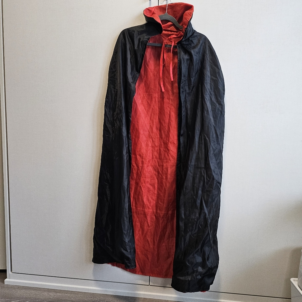 💙 Adult sized Unisex Vampire/Dracula Cape Reversible